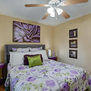Holiday home Charming Near Restaurants And Bars!