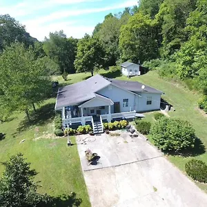 Holiday home Hillbilly Haven